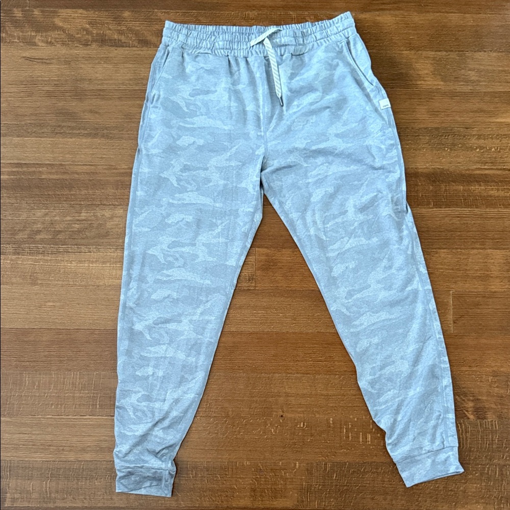 Vuori NWOT Gray Camouflage Jogger Pants